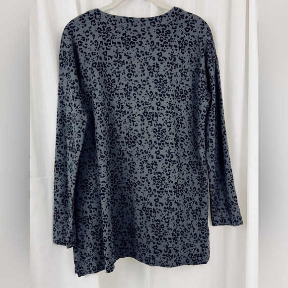J.Jill CHARCOAL Supima Cotton Animal Print Long Sleeve V-Neck Tunic        Small - Picture 6 of 8